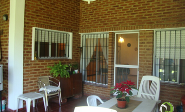 EXCELENTE CASA EN VENTA - QUILMES.