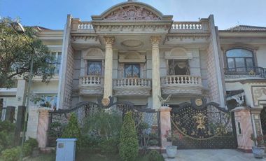 Rumah Villa Royal Pakuwon City SIAP HUNI, Garasi 3, FURNISH
