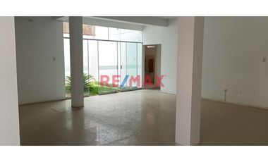 ¡Oportunidad de Inversión en Piura! Venta de Local Industrial-Comercial Techado.

Te ofrecemos un amplio local industrial de 20,000 m²** estratégica