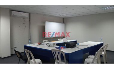 ¡Oportunidad de Inversión en Piura! Venta de Local Industrial-Comercial Techado.

Te ofrecemos un amplio local industrial de 20,000 m²** estratégica