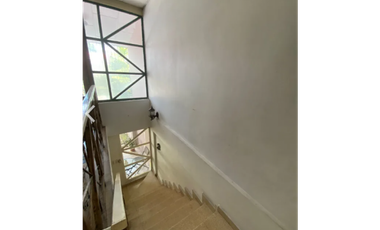 VENDO AMPLIA CASA RESIDENCIAL O COMERCIAL EN CLUB X BETANIA