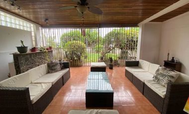 VENDO AMPLIA CASA RESIDENCIAL O COMERCIAL EN CLUB X BETANIA