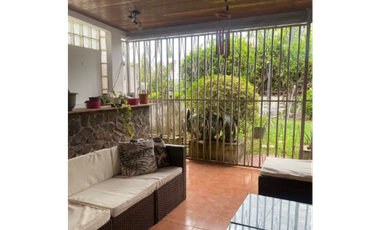 VENDO AMPLIA CASA RESIDENCIAL O COMERCIAL EN CLUB X BETANIA