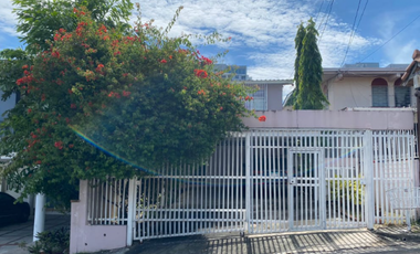 VENDO AMPLIA CASA RESIDENCIAL O COMERCIAL EN CLUB X BETANIA