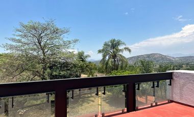 CASA EN VENTA EN FRACCIONAMIENTO CLUB DE GOLF HACIENDA SAN GASPAR EN JIUTEPEC.