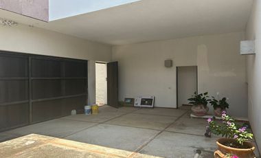 CASA EN VENTA EN FRACCIONAMIENTO CLUB DE GOLF HACIENDA SAN GASPAR EN JIUTEPEC.