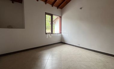 casa en arriendo en loma de las brujas. Cod A776873