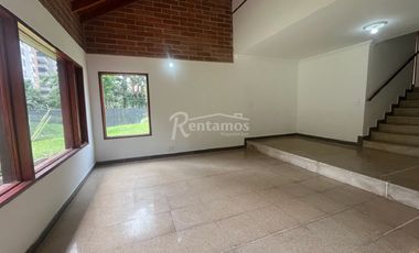 casa en arriendo en loma de las brujas. Cod A776873