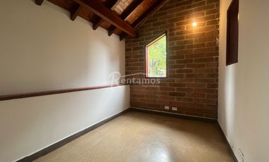 casa en arriendo en loma de las brujas. Cod A776873