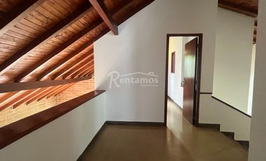casa en arriendo en loma de las brujas. Cod A776873