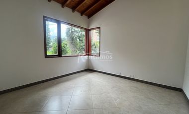 casa en arriendo en loma de las brujas. Cod A776873