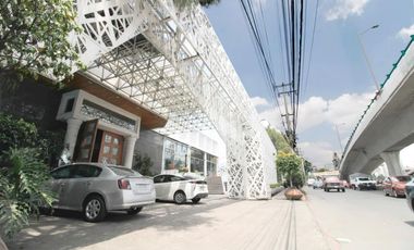 RENTA LOCAL COMERCIAL CON TERRAZA