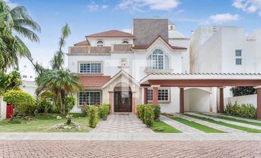 Casa en renta 5 recámaras Isla Dorada Zona Hotelera Cancún