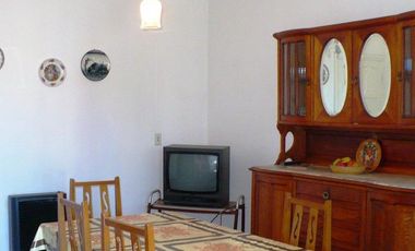 Inmueble en block. 2 departamentos y lote