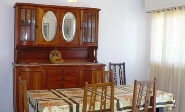 Inmueble en block. 2 departamentos y lote