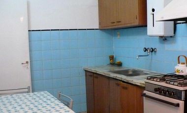 Inmueble en block. 2 departamentos y lote