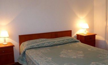 Inmueble en block. 2 departamentos y lote