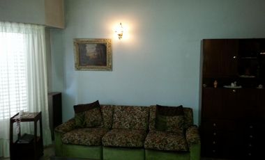 EXCELENTE CASA EN DOS PLANTAS DE TRES AMBIENTES (APTA CREDITO)