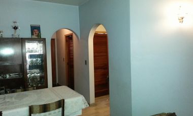 EXCELENTE CASA EN DOS PLANTAS DE TRES AMBIENTES (APTA CREDITO)