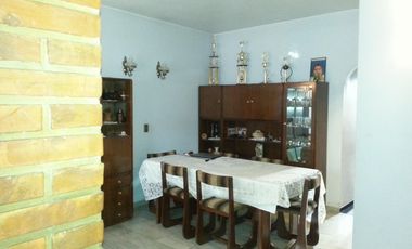 EXCELENTE CASA EN DOS PLANTAS DE TRES AMBIENTES (APTA CREDITO)