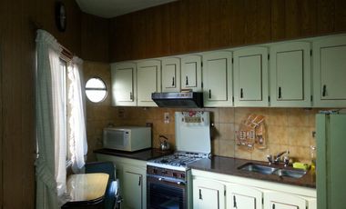 EXCELENTE CASA EN DOS PLANTAS DE TRES AMBIENTES (APTA CREDITO)