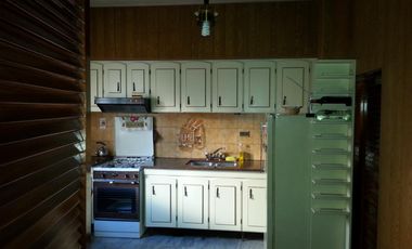 EXCELENTE CASA EN DOS PLANTAS DE TRES AMBIENTES (APTA CREDITO)