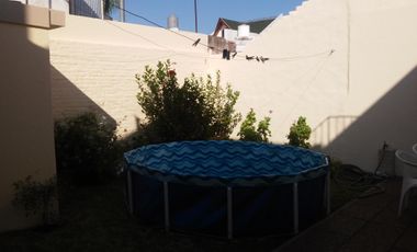 EXCELENTE CASA EN DOS PLANTAS DE TRES AMBIENTES (APTA CREDITO)