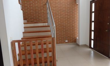 casa en arriendo en sector viva la ceja. Cod A213168