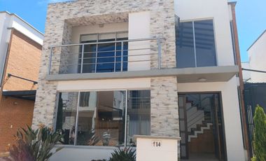 casa en arriendo en sector viva la ceja. Cod A213168