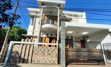 Jual Rumah Mewah di Jl Letjen Sutoyo Malang