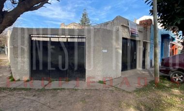 VENTA CASA DE 2 AMBIENTES EN ESQUINA. BERNAL