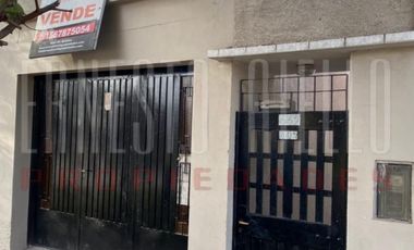 VENTA CASA DE 2 AMBIENTES EN ESQUINA. BERNAL