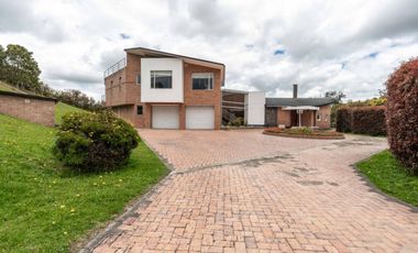 casa en arriendo/venta en vereda yerbabuena. Cod A8359