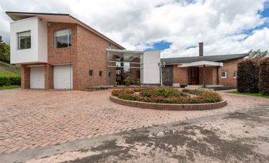 casa en arriendo/venta en vereda yerbabuena. Cod A8359