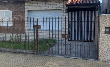 VENTA CASA 3AMB CON COCHERA PARQUE Y QUINCHO JOSE MARMOL
