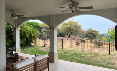 Ensenada-Really nice ground floor with oocean views and yard!