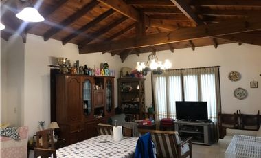 Chalet con pileta en Barrio privado La Armonia