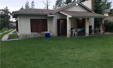 Chalet con pileta en Barrio privado La Armonia