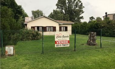 Chalet con pileta en Barrio privado La Armonia