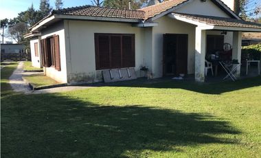 Chalet con pileta en Barrio privado La Armonia