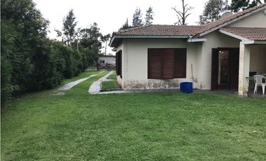 Chalet con pileta en Barrio privado La Armonia