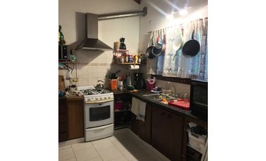 Chalet con pileta en Barrio privado La Armonia