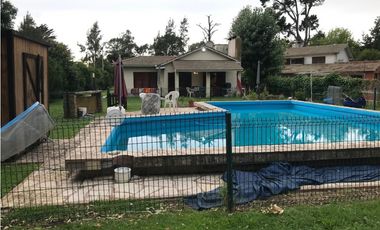 Chalet con pileta en Barrio privado La Armonia