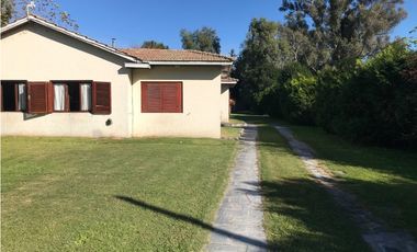 Chalet con pileta en Barrio privado La Armonia
