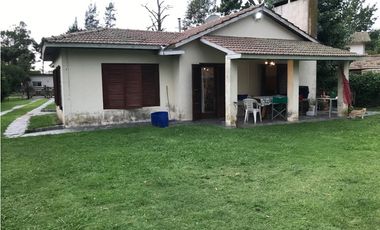 Chalet con pileta en Barrio privado La Armonia