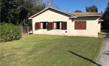 Chalet con pileta en Barrio privado La Armonia