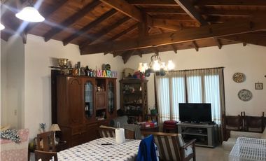Chalet con pileta en Barrio privado La Armonia