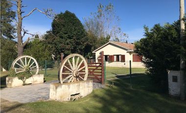 Chalet con pileta en Barrio privado La Armonia