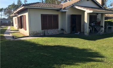 Chalet con pileta en Barrio privado La Armonia