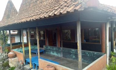 Rumah Dan Ruang Usaha di Pinggir Jalan Jogja - Magelang